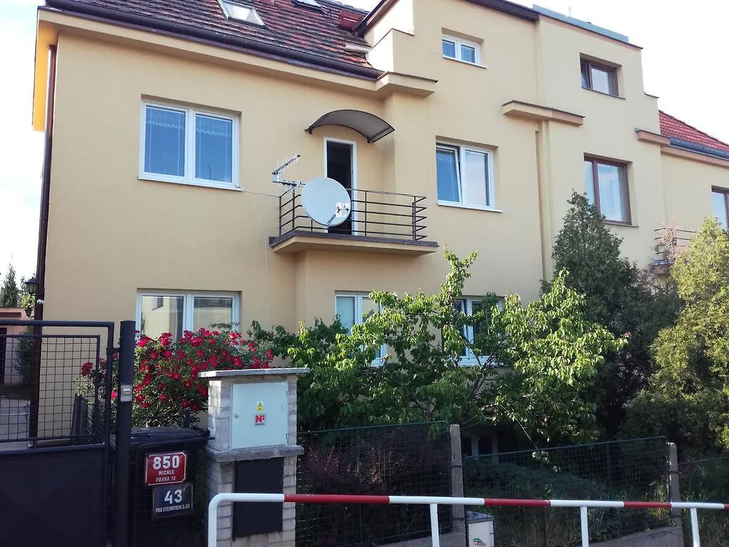 Bohdalec Hotell Prag Lägenhet